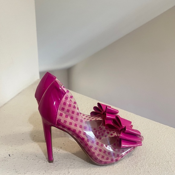 Betsey Johnson Prince-P D'Orsay Heels Bow Pink Vinyl Polka Dots Shoes  Size 6 - Picture 1 of 10